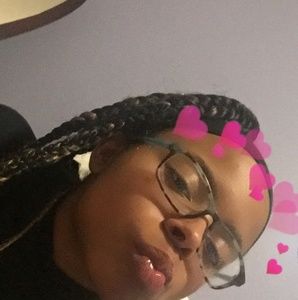 Meet your Posher, Nia